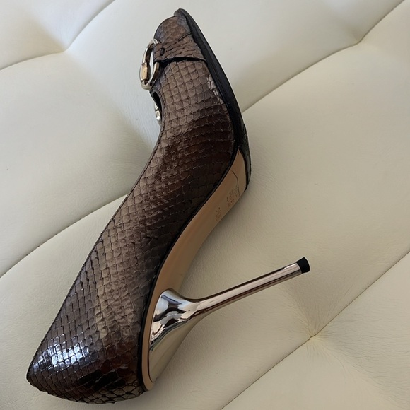 Pewter Python Gucci Horsebit Peep Toe Pump Heel - Picture 13 of 16